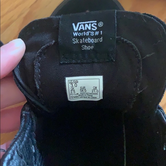 Vans - Picture 3 of 6